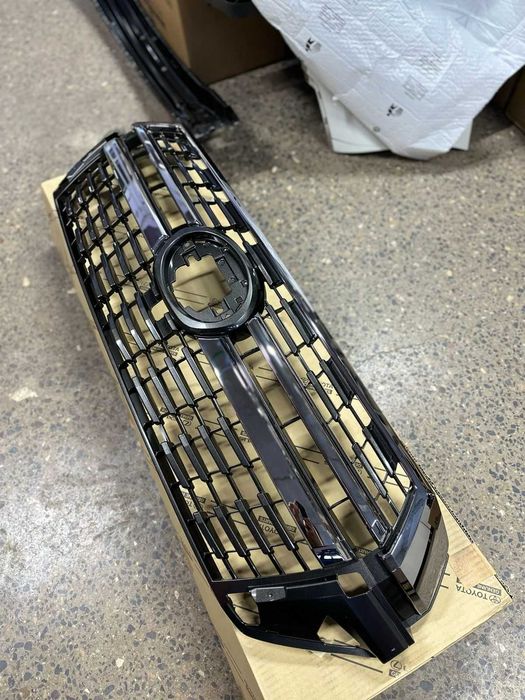 Решетка радиатора LC 200  оригинал