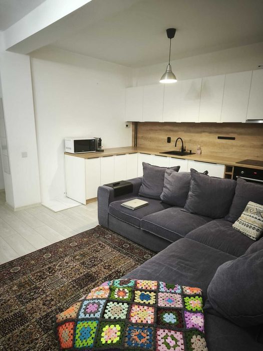Dau in chirie - Apartament 3 camere – Europa | 72 mp + 18 mp spații exterioare | parcare inclusă