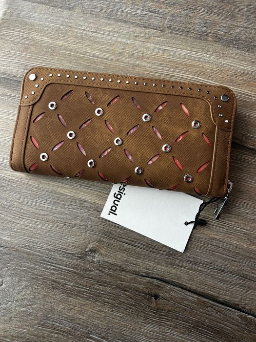 НОВО с етикет Дамско портмоне Desigual