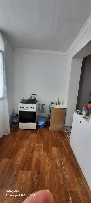 Продается 2х ком квартира в Чирчике 4 мкн 1 этаж не долеко от дороги