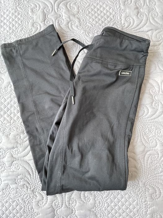 Ватирано спортно долнище на ангуг Calvin Klein XS