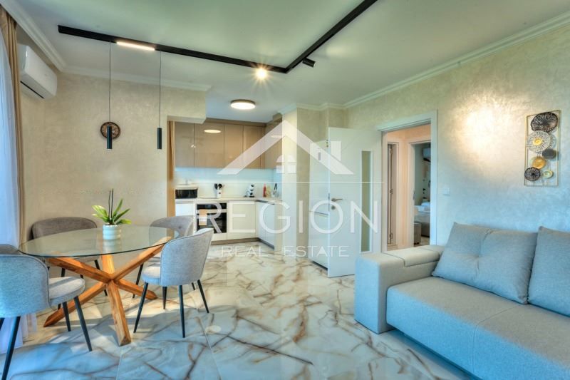 Дава се под наем Тристаен апартамент в Варна, Галата - 85 кв.м за 800 € - Снимка #3