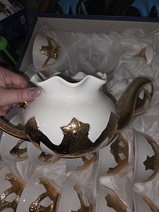 Продам чайный сервиз на 12 персон