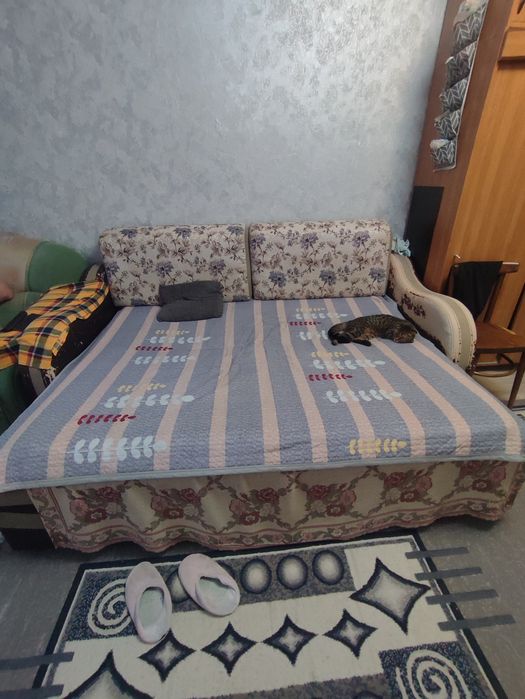 Продам диван б/у.