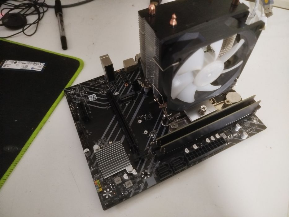 i5-12400F + H610W4_V1.11 + 16 ГБ DDR4