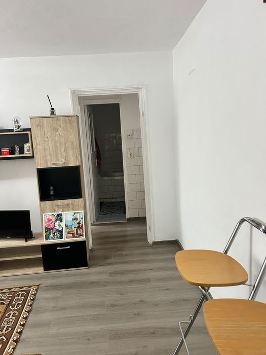 Inchiriez apartament