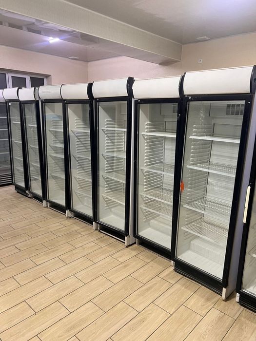 Витринные холодильники разные