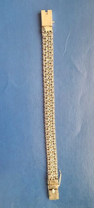 Продам срочно золотые браслеты