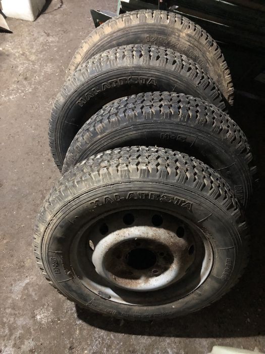 Гуми за Лада нива