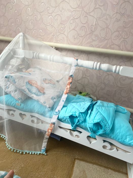 Бесік, почти новый