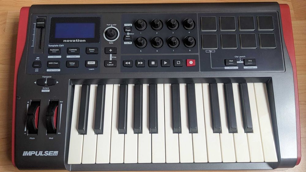 Controller MIDI Novation Impulse 25  Aftertouch, arpeggiator, velocity