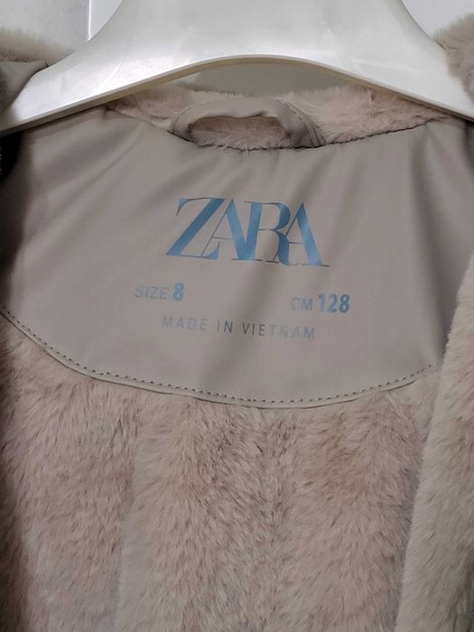 Продам куртку для девочки