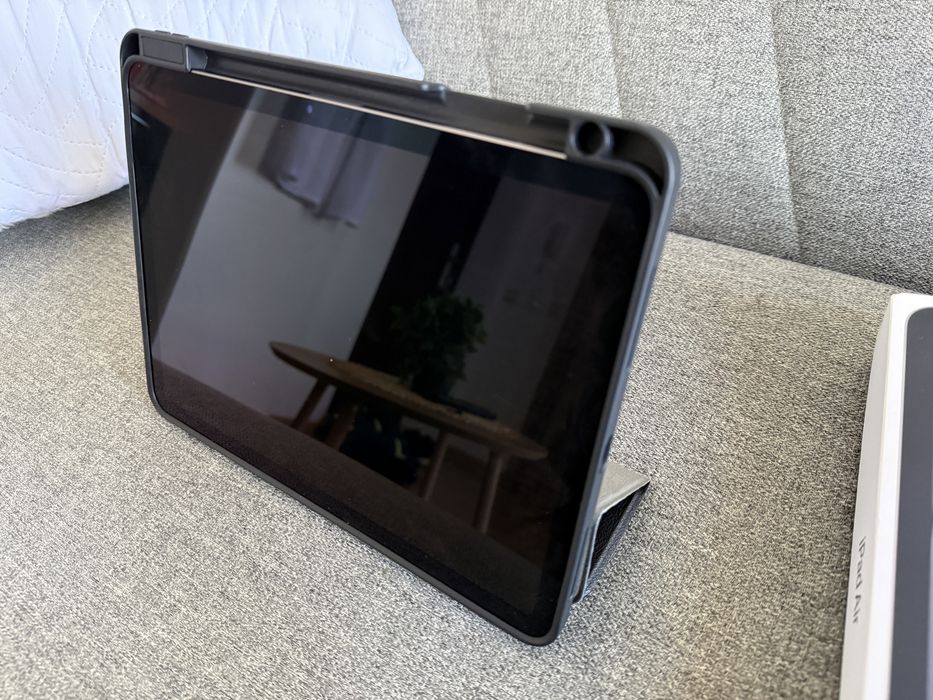 Apple iPad Air 11” M3 128GB Wi-Fi Space Gray | Гаранция до 01.2027 | Кейс