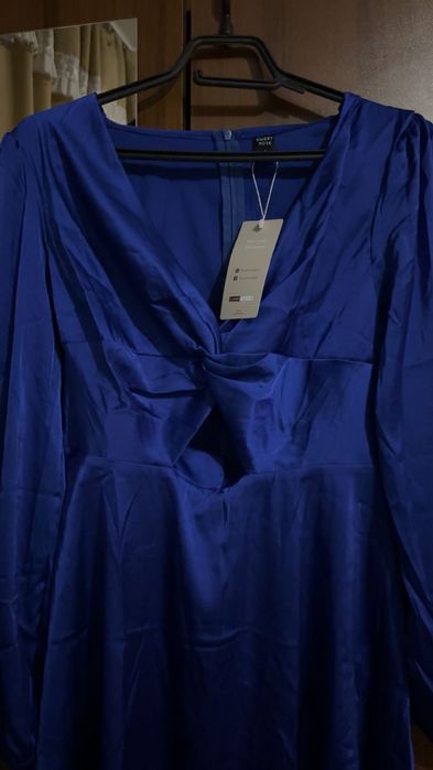 Сатенена рокля в турско синьо L размер