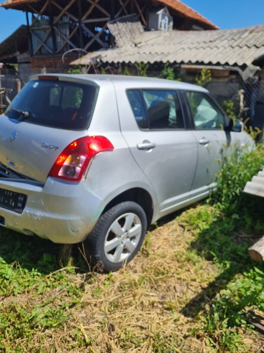 Vând sau dezmembrez suzuki swift