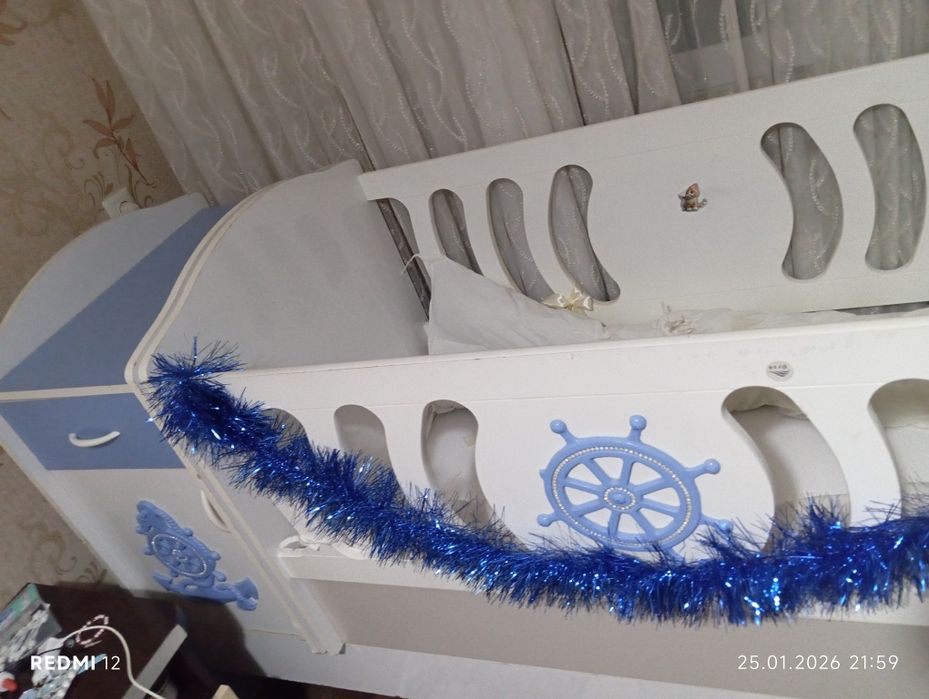 Детская кровать в нормальном состоянии