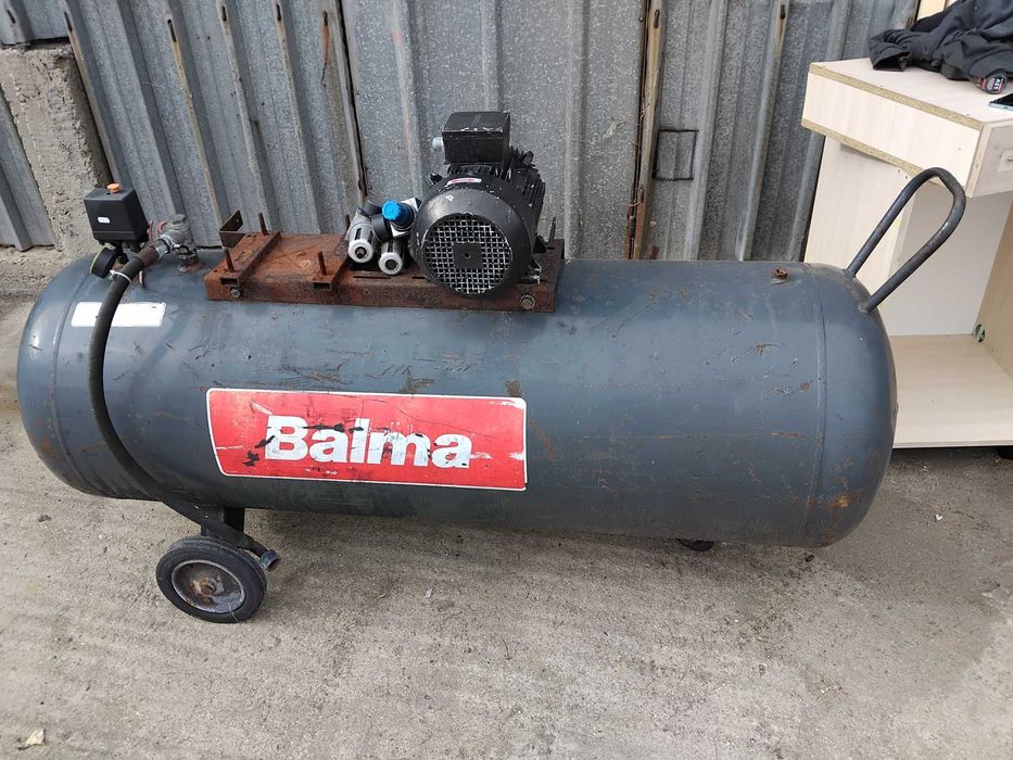 Два броя Компресори по  500литра