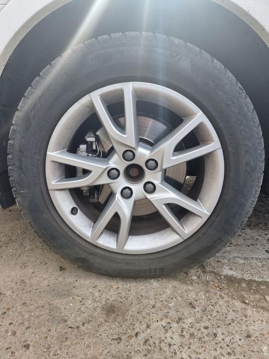 Anvelope 215 60 17 de iarnă cu jante din aliaj Q3