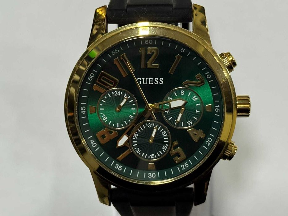Часовник Guess GW0708G2