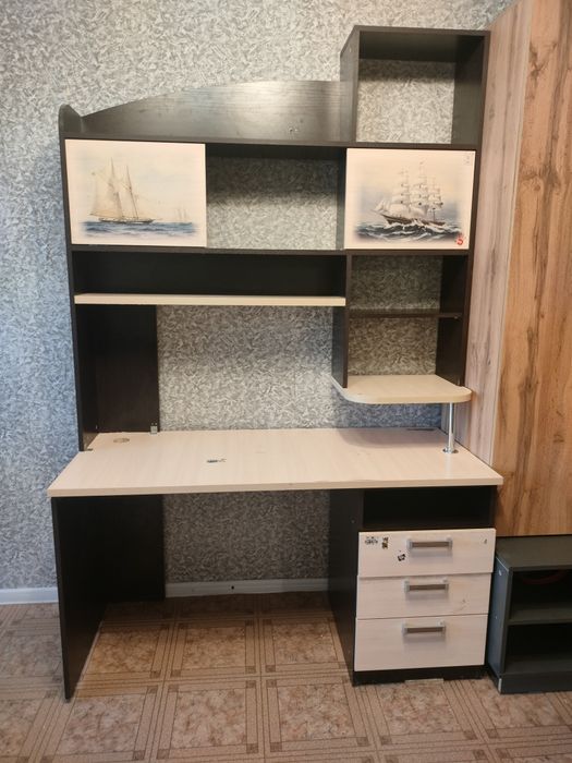 Срочно продам стол письменный