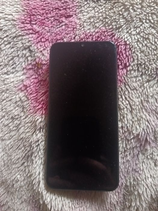 Vând două telefoane pentru piese