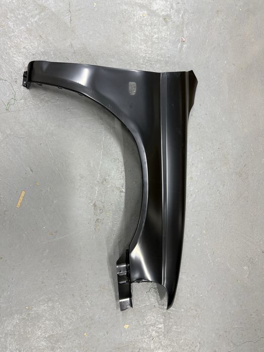 Крыло Монтеро Спорт