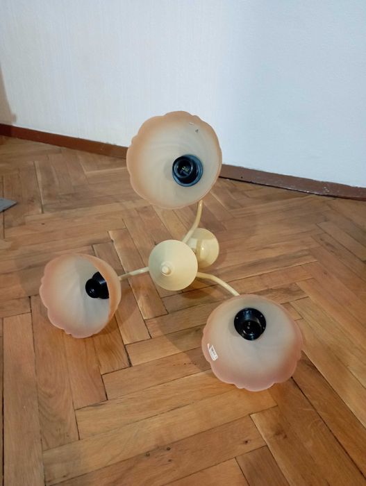 Полилей - осветление за таван на стая