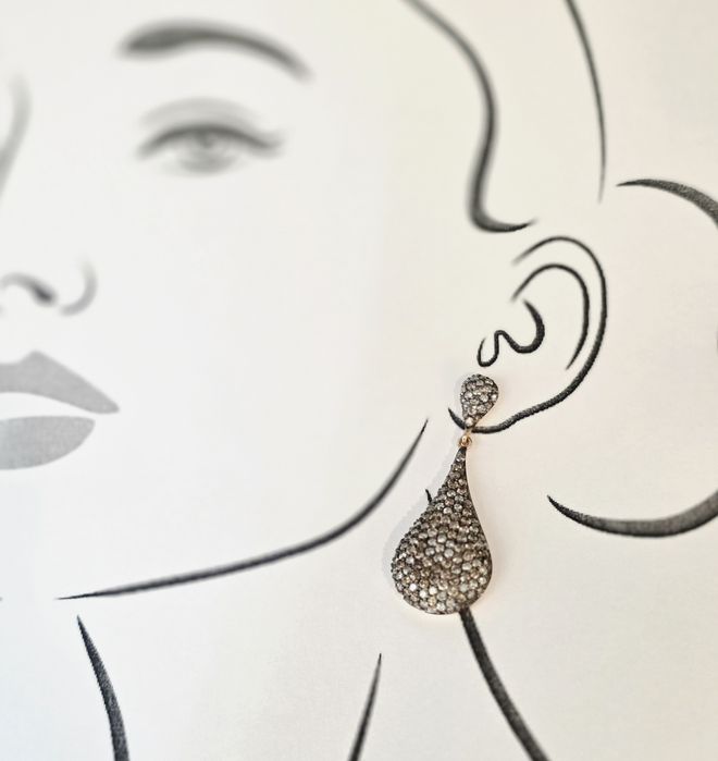 Красивы  серьги  с утонченным дизайном