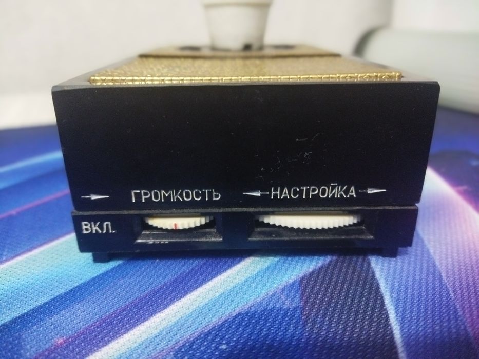 Советскач лампа 1954 года с радиоприемником