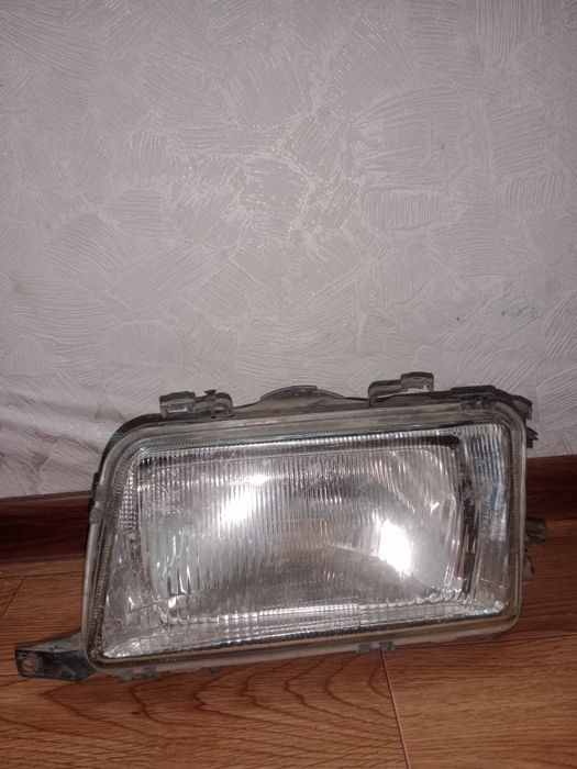 Фара на Ауди 80б4