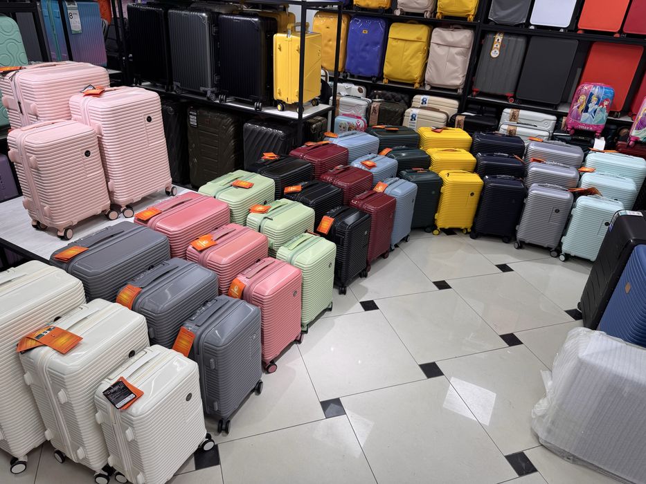 3 чемодана по акции противоударные