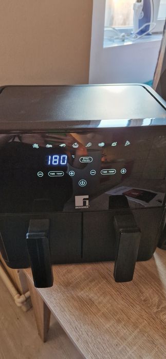 Vand airfryer cu  2 cuve