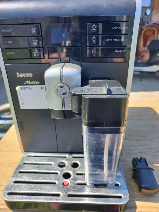 Vând aparat de cafea Saeco Moltio
