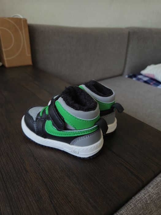 Детские кроссовки