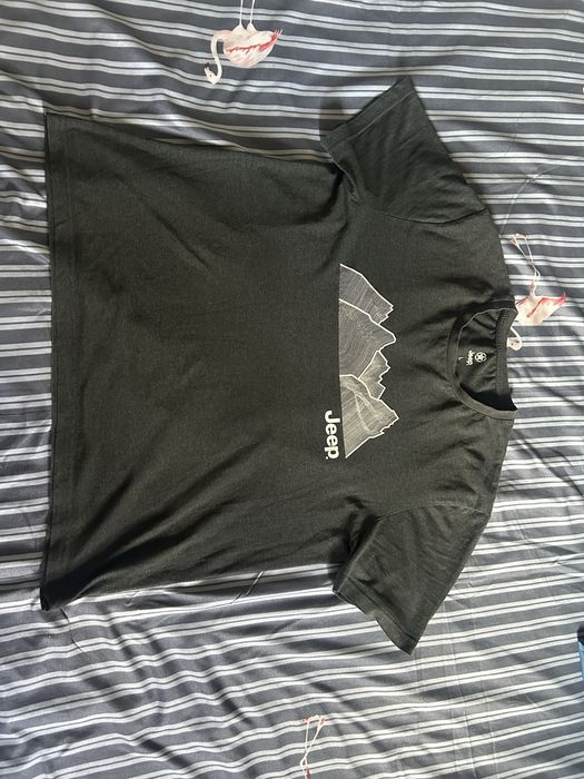 Tricou jeep gri