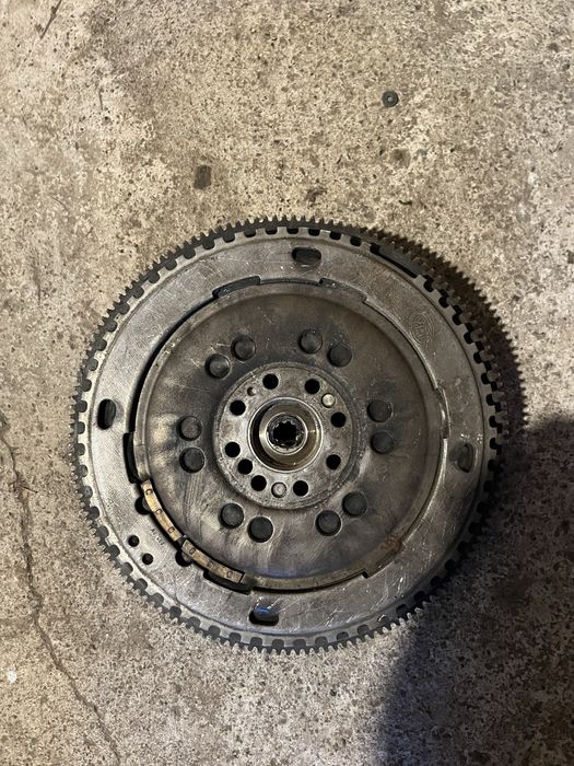 Запчасти на мерседес 2000 года.