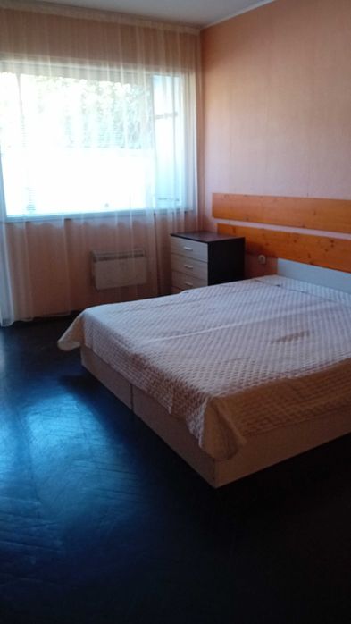 Двустаен апартамент до Общината