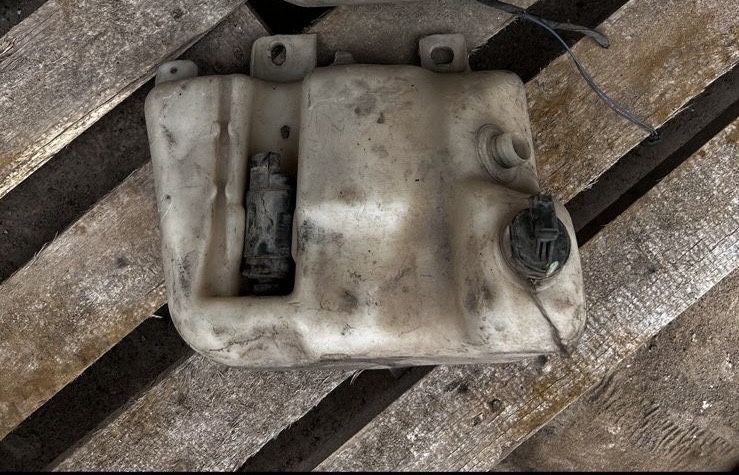 Бачок омывайки стекла с моторчиком BMW E39