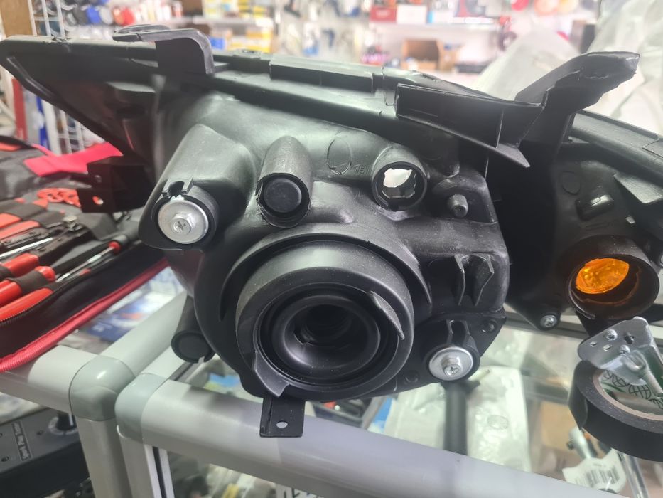 Фара mitsubishi l200