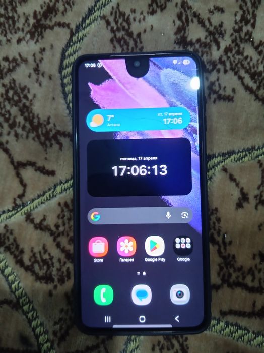 Продам Самсунг S21