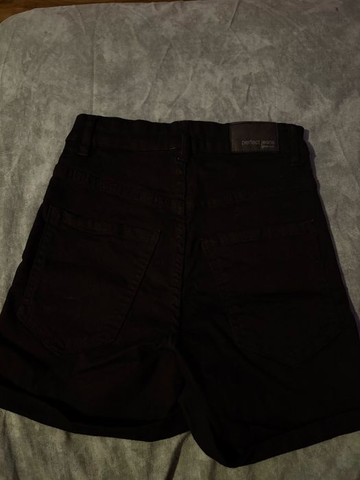 Къси панталони Gina Tricot