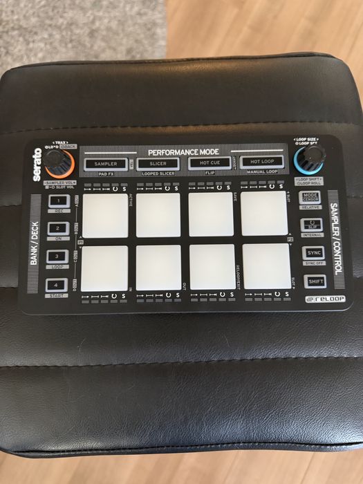 Reloop NEON MIDI контролер