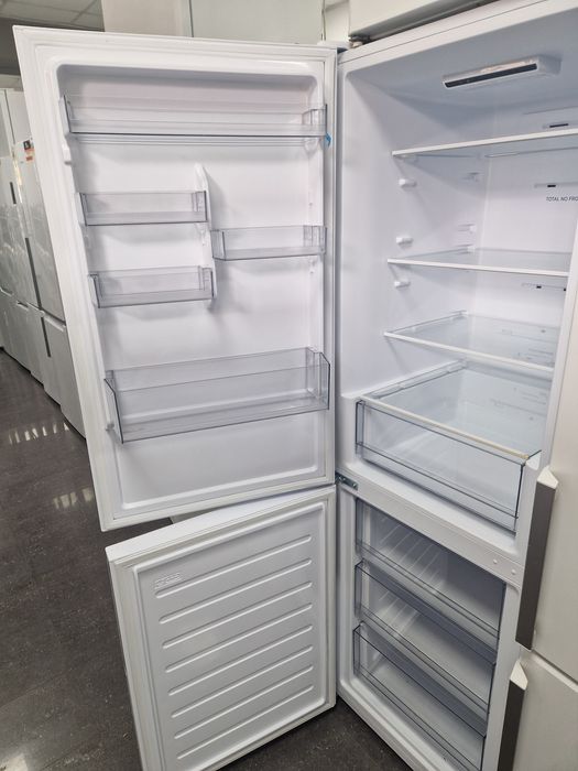 Хладилник с фризер Hoover A++ No Frost