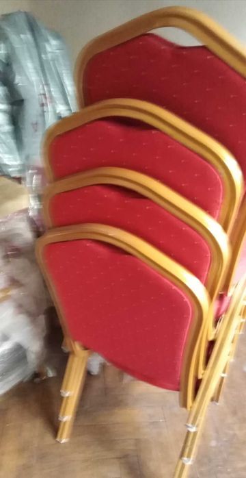 scaune noi, frumoase