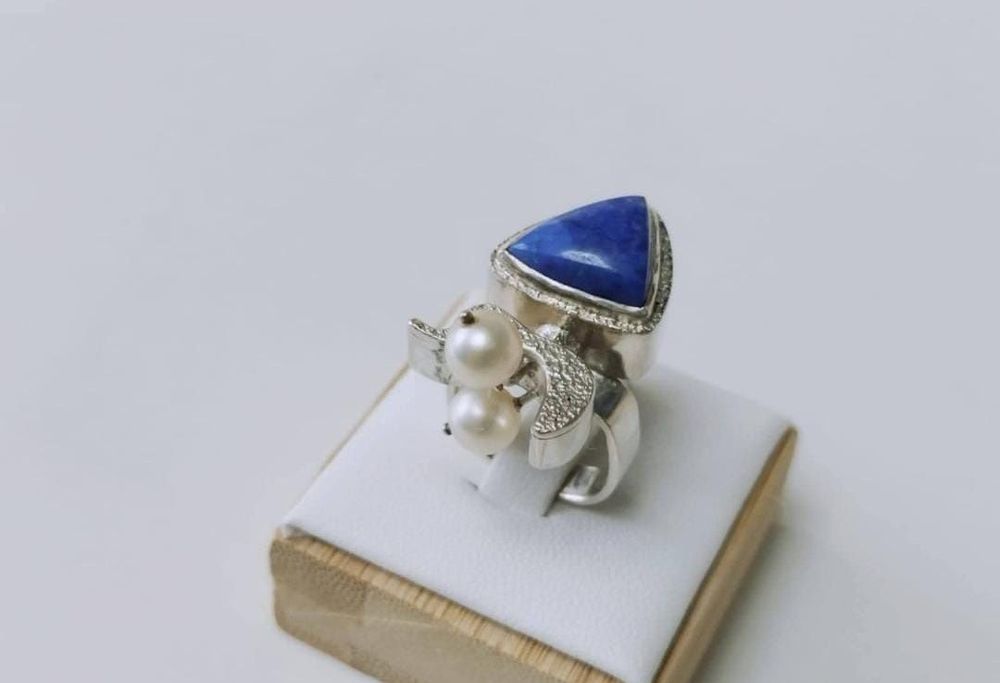 Vechi inel masiv din argint de 925,cu lapis lazuli si doua perle