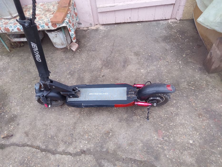 Vând trotineta electrică ienyrid m4 pro perfect funtionala