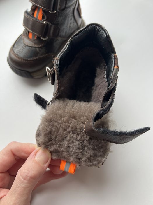 Продам детскую зимнюю обувь