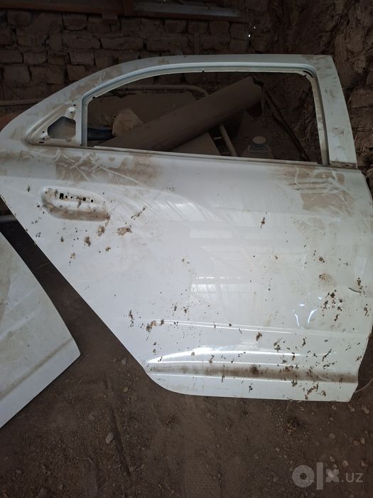 Cobalt oldi va orqa eshigi
