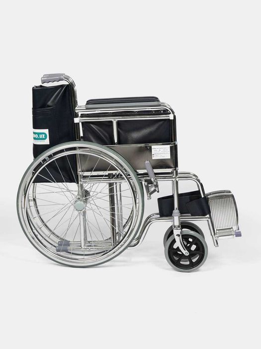 Инвалидная коляска с ручным приводом, модель с твердыми колесами