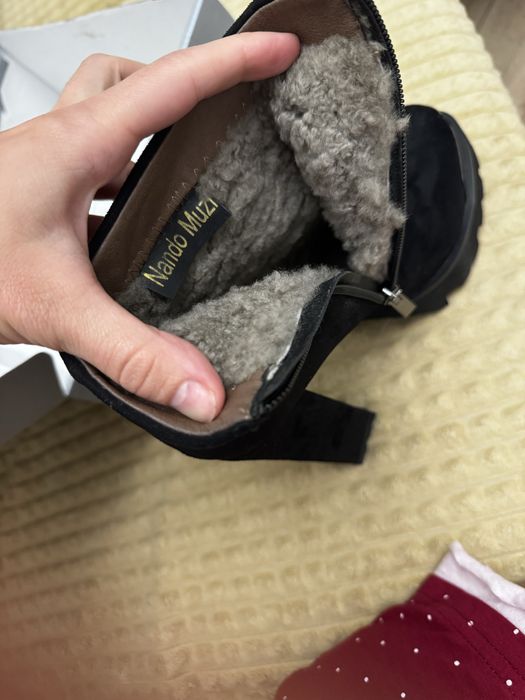 Продаю ботильоны на каблуке